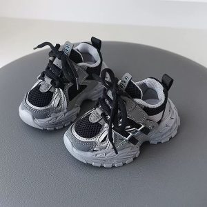 Ash sneakers in white carton