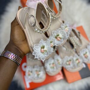 Nude sandals with bow