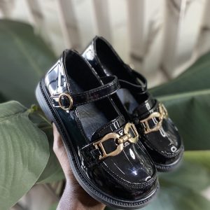 Girls Black shoe with gold chain
