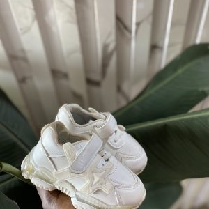 Sneakers with Adjuster